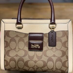 👜 Coach Rouge. Excellent condition! 🤎♥️💜🖤